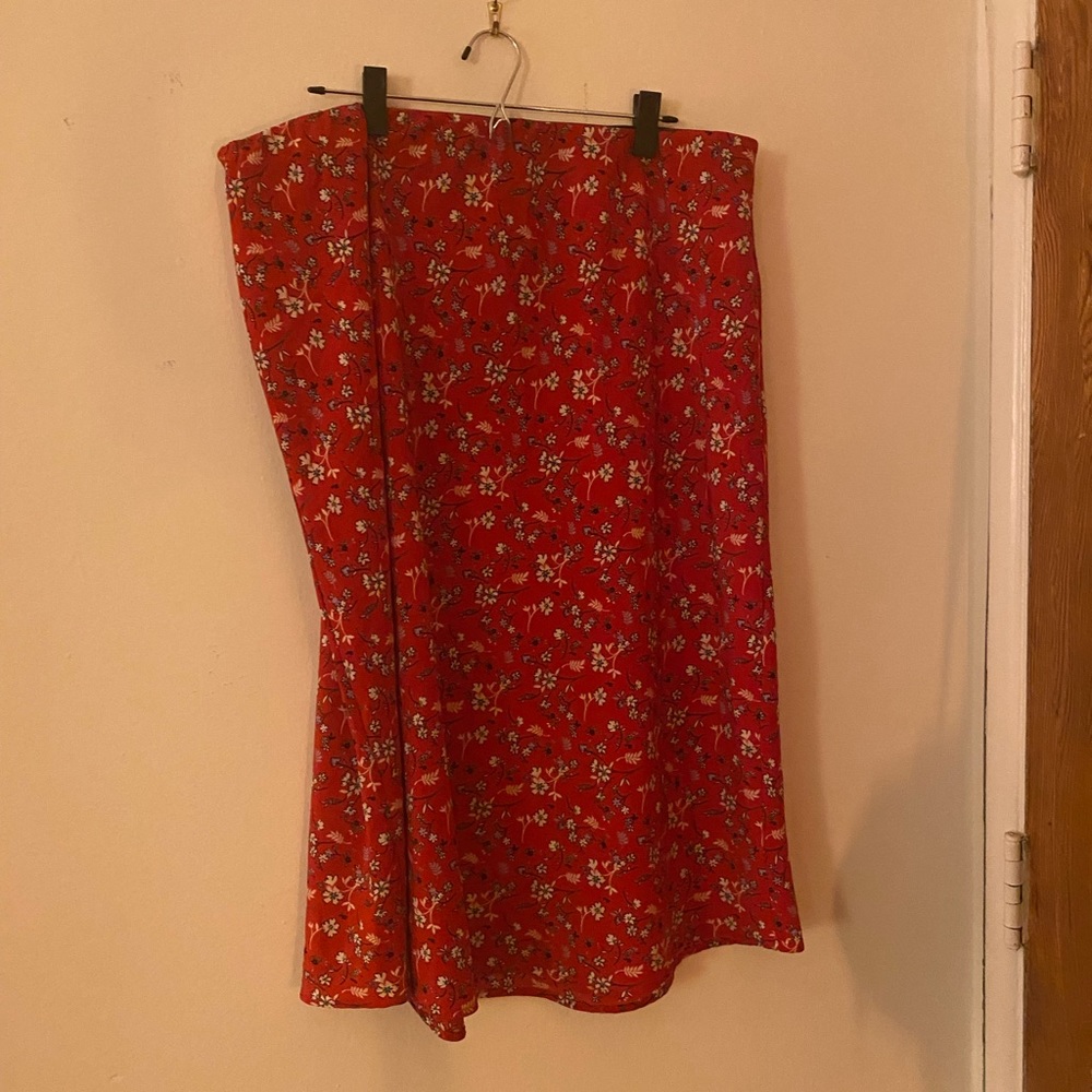 Silk like midi skirt with floral details, and elastic waist band